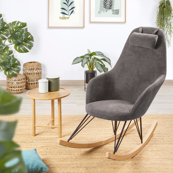 Rocking-chair scandinave en tissu gris clair et bois Evy