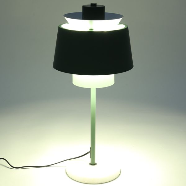 Lampe de table en fer vert de gris avec socle en marbre Mira